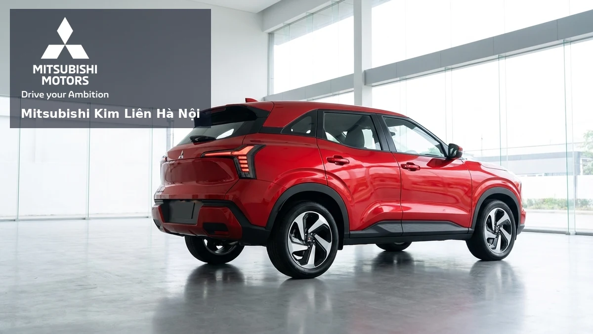 Xforce bản nào cho gia đình — Xforce Luxury màu đỏ nhìn từ góc 3/4 sau